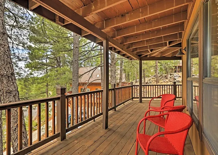 Holiday home Game & Fenced Yard! Family Retreat