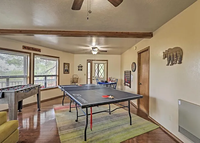 Holiday home Game & Fenced Yard! Family Retreat *