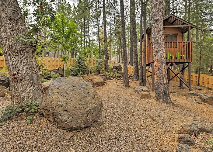 Holiday home Game & Fenced Yard! Family Retreat