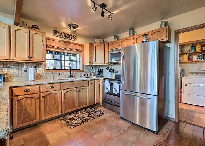 Game & Fenced Yard! Family Retreat Holiday home *