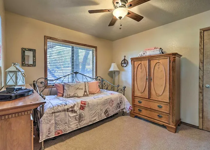 Game & Fenced Yard! Family Retreat Holiday home